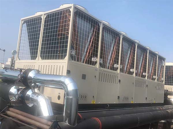 空調(diào)模塊機(jī)組管道保溫施工.jpg 空調(diào)模塊機(jī)組管道保溫施工.jpg